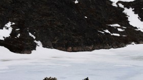 A boat carrying an Australian tourist on a tour to the Ilulissat Icefjord in Greenland had a narrow miss when a part of the ice sheet broke off a glacier.