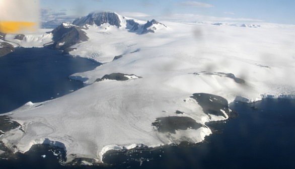  Large floating ice mass is seen in Antarctic Peninsula