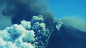 Pavlof in eruption, May 16, 2013. 