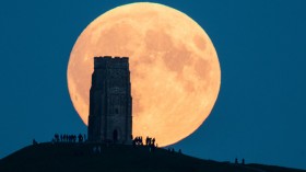 A Total Lunar Eclipse Spawns Blood Supermoon