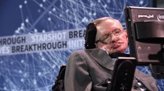 Stephen Hawking Warns the Dangers of AI to Humanity