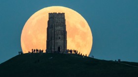 A Total Lunar Eclipse Spawns Blood Supermoon