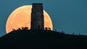 A Total Lunar Eclipse Spawns Blood Supermoon