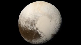 Natural Color Images of Pluto (IMAGE)