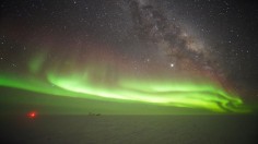 Polar Light Above the South Pole (IMAGE)