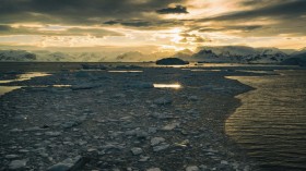 Along the West Antarctic Peninsula (IMAGE)