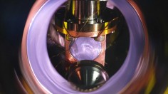 ultra-high vacuum reaction chamber 