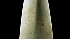 ALPINE ROCK AXEHEAD FOUND AT HARRAS, THURINGIA, FROM THE MICHELSBERG CULTURE (C. 4300-2800 ANE). 