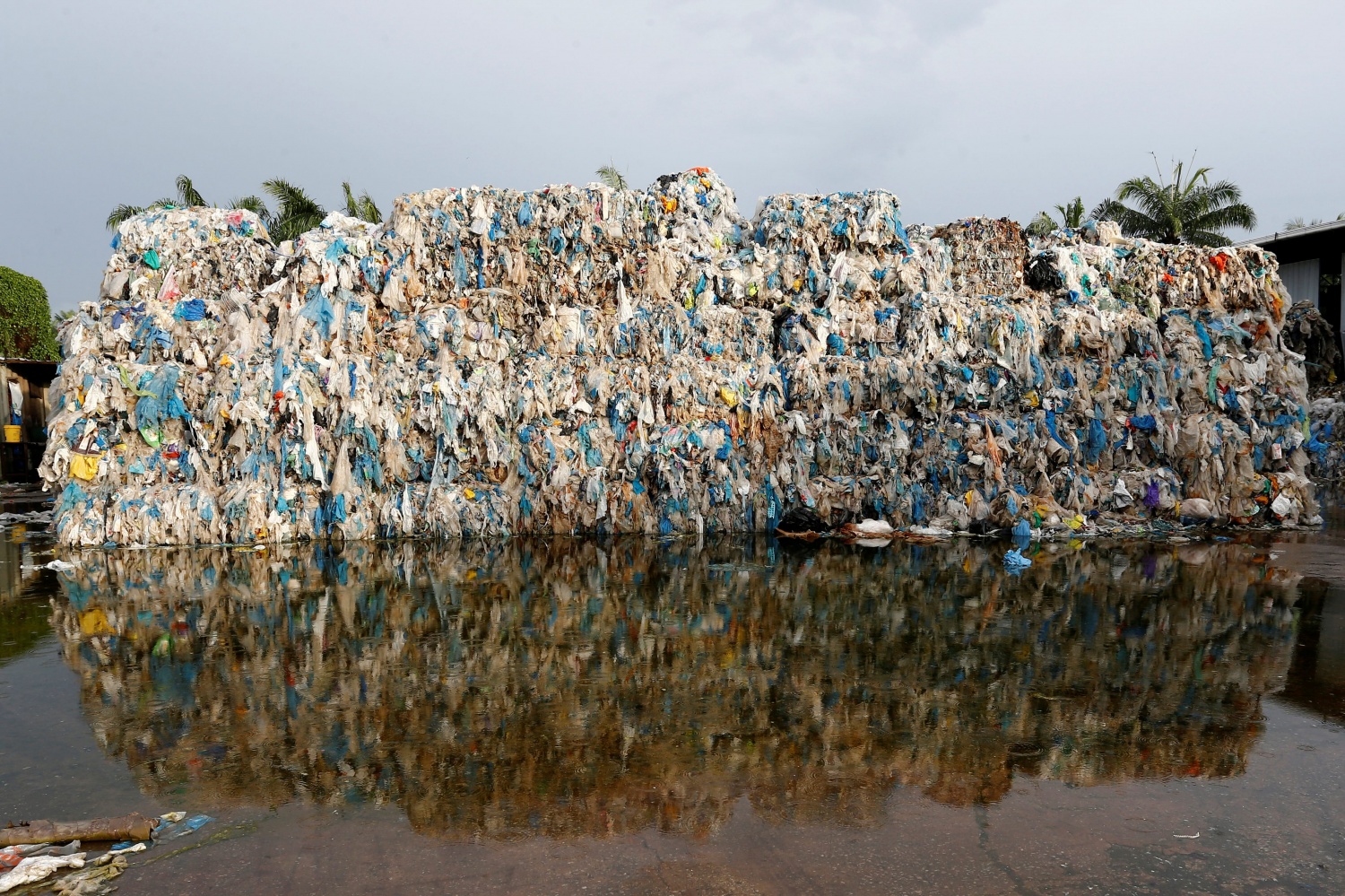 Malaysia Returns 150 Containers Of Plastic Waste To 'Wealthy Nations ...