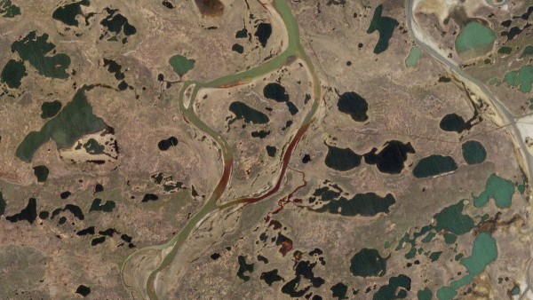 Topirea permafrostului din cauza schimbărilor climatice amenință rețeaua de gaze și petrol în Rusia și cauzează deversarea de petrol