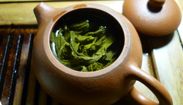 The Beauty and Beast of Green Tea: What are its Advantages and Disadvantages?