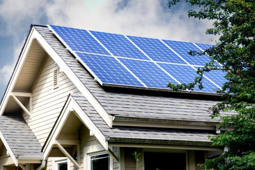 The Benefits of Using Solar Generators as a Renewable Energy Source