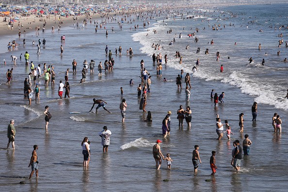 Californians flock to beaches amid heat wave 