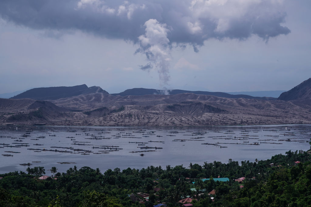 Tal could erupt at any moment: Scientists worried about record emissions