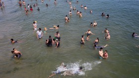 People Cooling off due to the heat wave in New York city