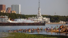 People cooling off due to the hot weather