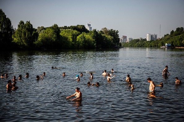 People cooling off due to the hot weather