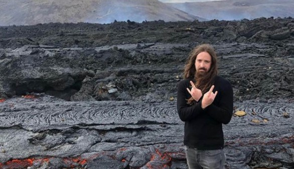 American Tourists Criticized for Taking Risky Selfies at an Active Volcano in Iceland