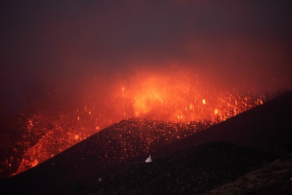 The Cumbre Vieja volcano in El Paso spews lava as seen from Los Llanos de Aridane on the Canary island of La Palma