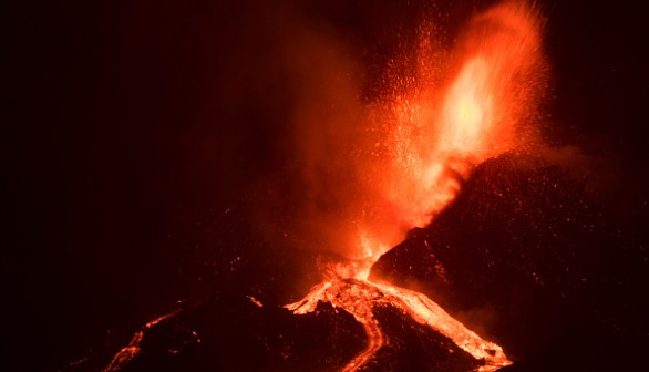  Cumbre Vieja volcano spewing lava
