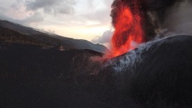 Cumbre Vieja volcano spewing lava, ash and smoke, in Los Llanos de Aridane on the Canary Island of La Palma