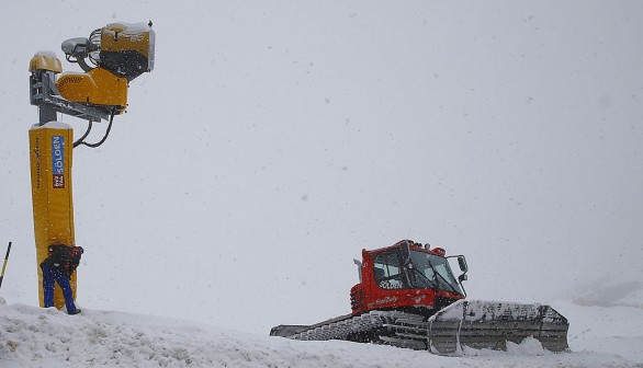 AUSTRIA-LIFESTYLE-TOURISM-SKI-FEATURE