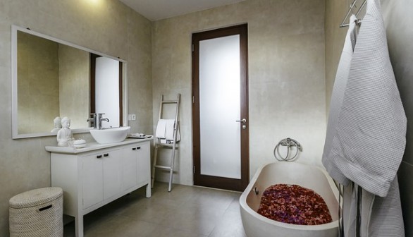 Bathroom Styles with Laminate Flooring