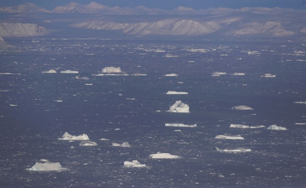 NASA Melanjutkan Upaya Memantau Hilangnya Es Arktik Dengan Penerbangan Penelitian Di Atas Greenland dan Kanada