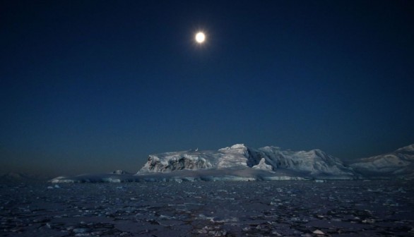 TOPSHOT-UN-CLIMATE-TOURISM-TRANSPORT-SEA-ANTARCTICA