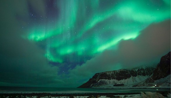 NORWAY-EXTREM-SURFING-ARCTIC-AURORA BOREALIS