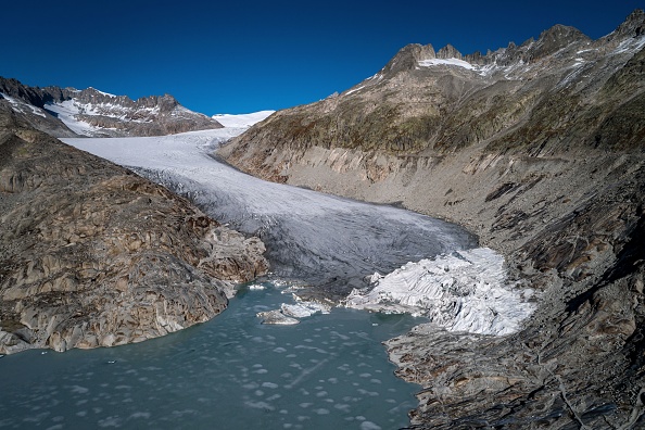 Glacier du Rhône et son lac glaciaire
