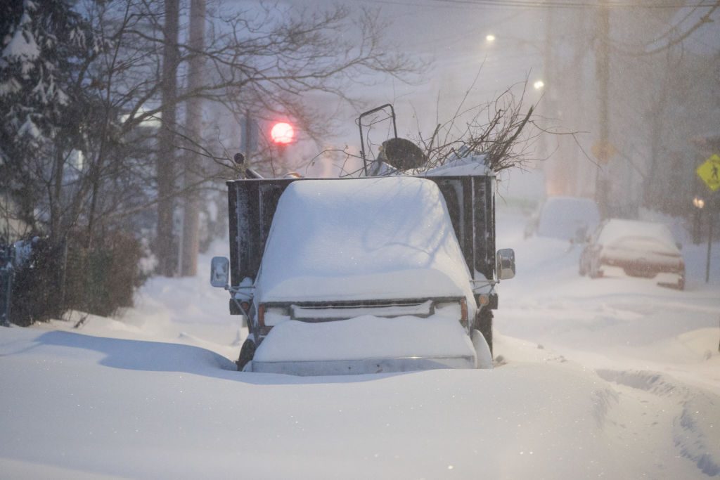 blizzard-warning-winter-storm-bomb-cyclone-causes-canceled-flights