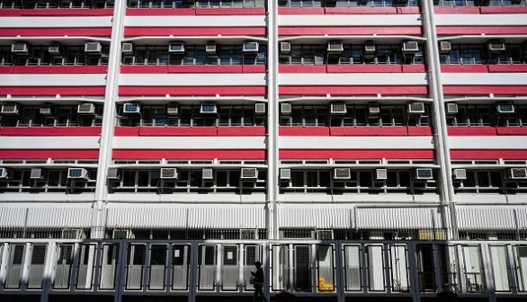 Building with air-conditioning units