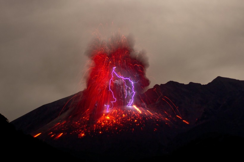 Volcanic lightning