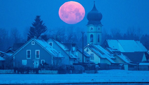 GERMANY-MOON-FEATURE