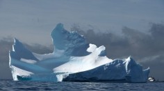 TOPSHOT-UN-CLIMATE-TOURISM-TRANSPORT-SEA-ANTARCTICA