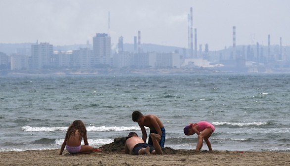 FRANCE-WEATHER-HEAT-POLLUTION-FEATURE