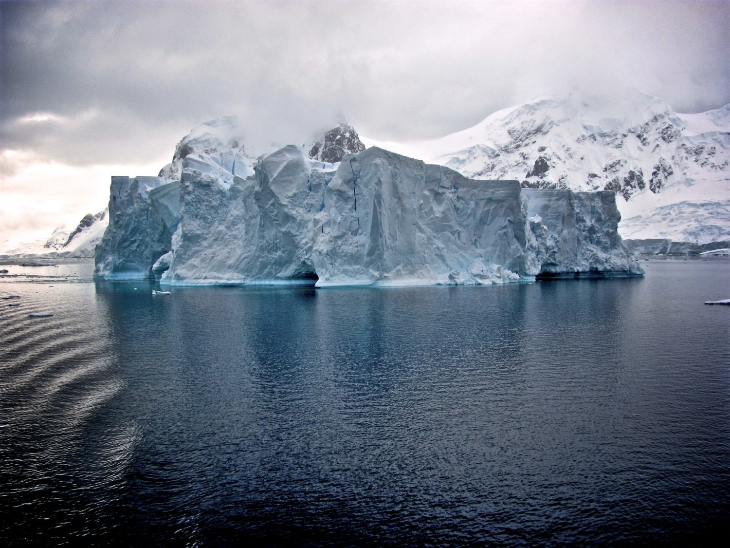 Despite Global Warming, Antarctica Ice Shelves Exhibit Growth for the Past 20 Years
