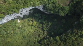 Screenshot Giant karst sinkhole discovered in China's Guangxi