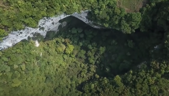 Screenshot Giant karst sinkhole discovered in China's Guangxi