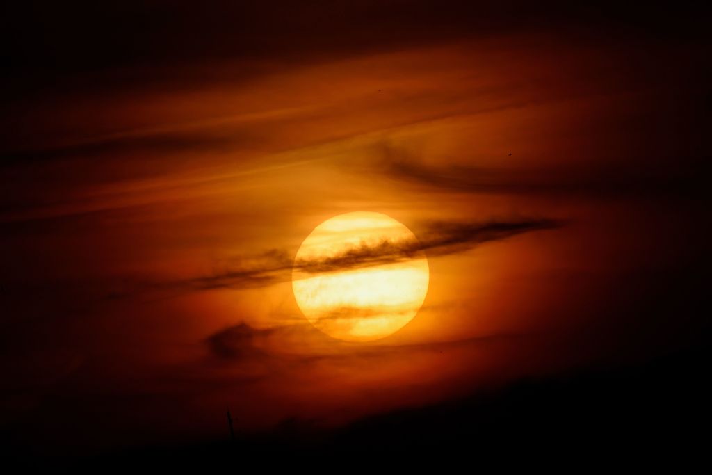 Huge Solar Flare Hurtling Towards Earth Due to Dead Sunspot