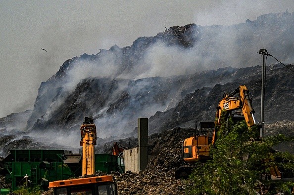 INDIA-ENVIORMENT-POLLUTION-GARBAGE-FIRE