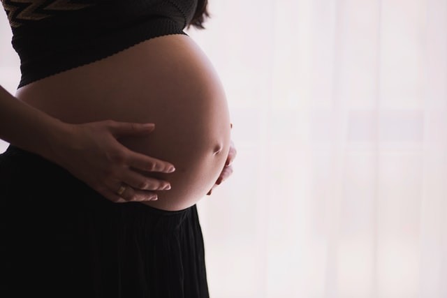 pregnan woman holding stomach