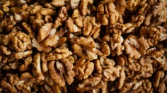 Substituting Biscuits with Walnuts Reduces Risks of Life-Threatening Diseases, Study Shows