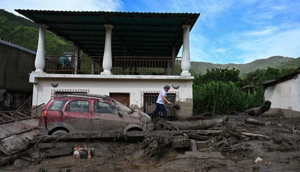 TOPSHOT-VENEZUELA-WEATHER-RAINS-LANDSLIDE