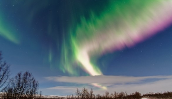 Solar Storm Cuts Into Earth’s Magnetic Field, Makes Rare Pink Auroras for 120 Seconds in Norway