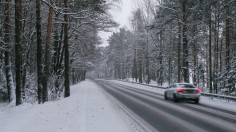 Single Digit Wind Chills, Lake Effect Snow Challenge Commuters with Slippery Roads for Parts of Midwest US