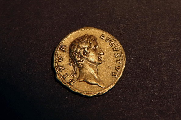 ISRAEL-ARCHEOLOGY-ROMAN-COIN