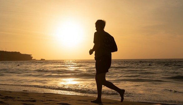 Sydneysiders Enjoy Warm Weather As NSW Records No New Local COVID-19 Cases