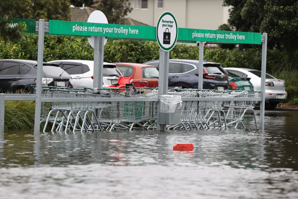 severe-thunderstorm-warnings-issued-across-new-zealand-heavy-rain-and